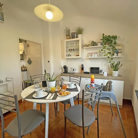 Apartment Happy Family Panorama *